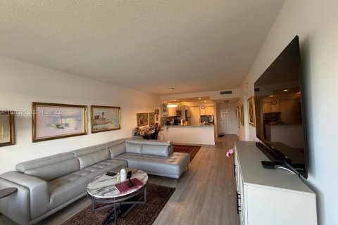 Copropriété à vendre à Pompano Beach, Floride: 1 chambre, 79.15 m2 № 1986324 - photo 4