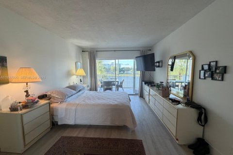 Copropriété à vendre à Pompano Beach, Floride: 1 chambre, 79.15 m2 № 1986324 - photo 9