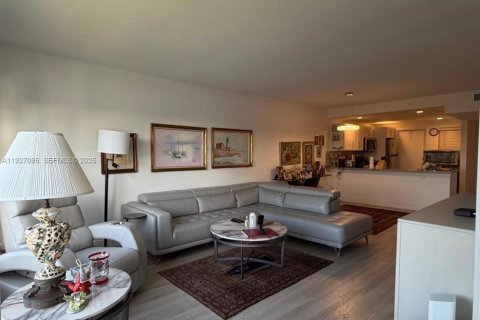 Copropriété à vendre à Pompano Beach, Floride: 1 chambre, 79.15 m2 № 1986324 - photo 3