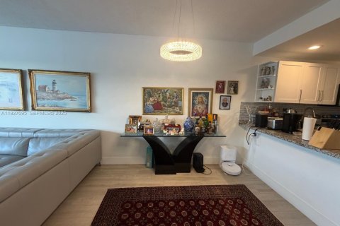 Copropriété à vendre à Pompano Beach, Floride: 1 chambre, 79.15 m2 № 1986324 - photo 5