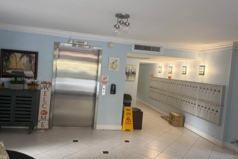 Copropriété à vendre à Pompano Beach, Floride: 1 chambre, 79.15 m2 № 1986324 - photo 18