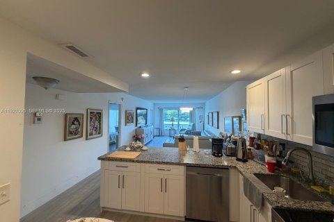 Copropriété à vendre à Pompano Beach, Floride: 1 chambre, 79.15 m2 № 1986324 - photo 8