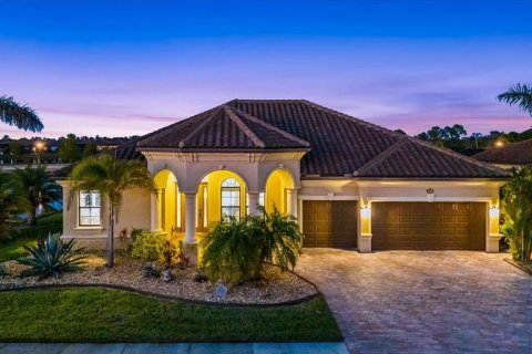 House in Venice, Florida 4 bedrooms, 236.71 sq.m. № 1716439 - photo 1