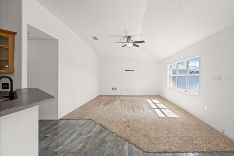 Villa ou maison à vendre à Sorrento, Floride: 3 chambres, 212.65 m2 № 1853405 - photo 16