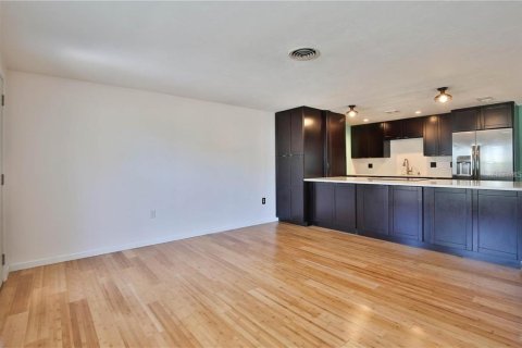 Casa en alquiler en Sarasota, Florida, 3 dormitorios, 128.39 m2 № 1837172 - foto 4