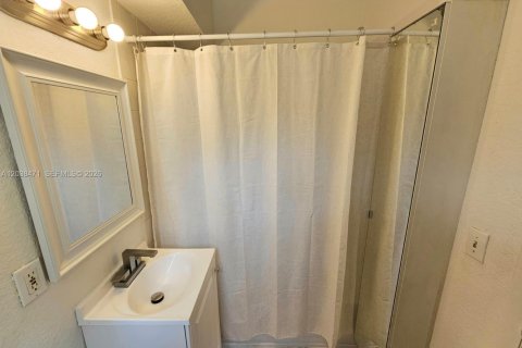 Copropriété à louer à Miami, Floride: 1 chambre, 43.2 m2 № 2182203 - photo 5