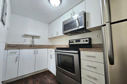 Copropriété à louer à Miami, Floride: 1 chambre, 43.2 m2 № 2182203 - photo 3