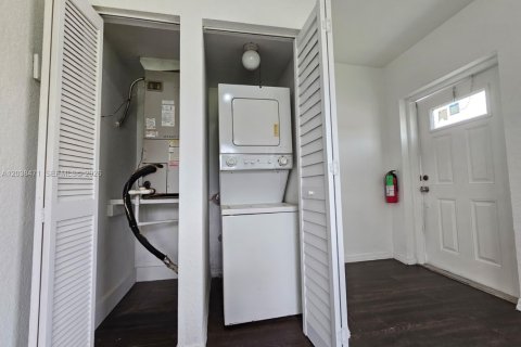 Copropriété à louer à Miami, Floride: 1 chambre, 43.2 m2 № 2182203 - photo 17