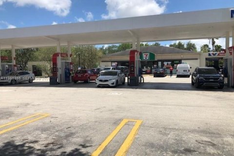Propiedad comercial en venta en Kendall, Florida № 2153770 - foto 2