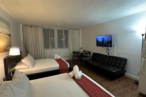 Propiedad comercial en alquiler en Sunny Isles Beach, Florida, 33.44 m2 № 2041350 - foto 3