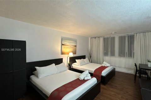 Propiedad comercial en alquiler en Sunny Isles Beach, Florida, 33.44 m2 № 2041350 - foto 1