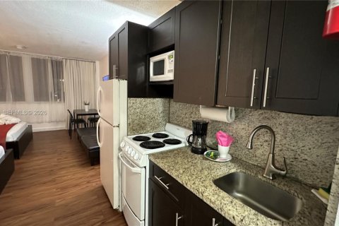 Propiedad comercial en alquiler en Sunny Isles Beach, Florida, 33.44 m2 № 2041350 - foto 7