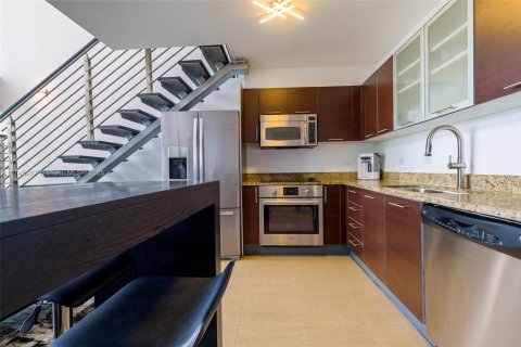 Apartamento en alquiler en Miami, Florida, 1 dormitorio, 91.14 m2 № 1993172 - foto 4