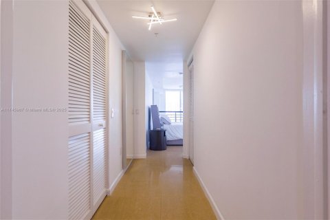 Apartamento en alquiler en Miami, Florida, 1 dormitorio, 91.14 m2 № 1993172 - foto 22
