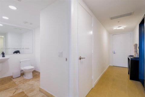 Apartamento en alquiler en Miami, Florida, 1 dormitorio, 91.14 m2 № 1993172 - foto 3