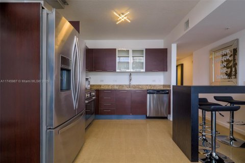 Apartamento en alquiler en Miami, Florida, 1 dormitorio, 91.14 m2 № 1993172 - foto 5