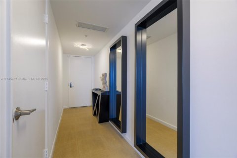 Apartamento en alquiler en Miami, Florida, 1 dormitorio, 91.14 m2 № 1993172 - foto 2