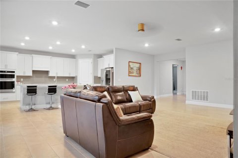 House in Lutz, Florida 4 bedrooms, 235.6 sq.m. № 2306658 - photo 12