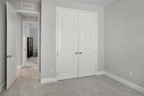 House in Lutz, Florida 4 bedrooms, 235.6 sq.m. № 2306658 - photo 25