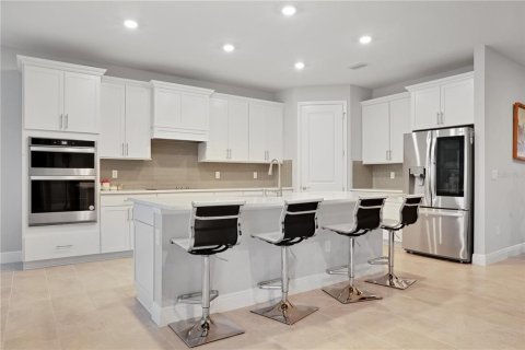 House in Lutz, Florida 4 bedrooms, 235.6 sq.m. № 2306658 - photo 9