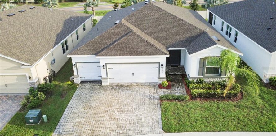 House in Lutz, Florida 4 bedrooms, 235.6 sq.m. № 2306658