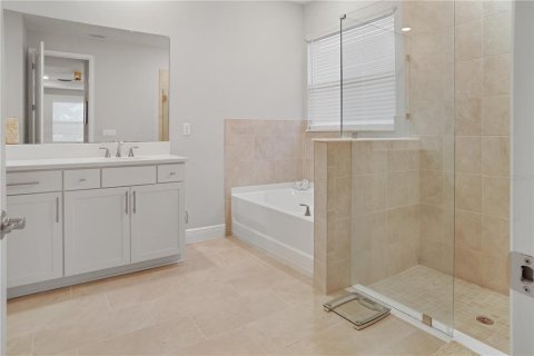 House in Lutz, Florida 4 bedrooms, 235.6 sq.m. № 2306658 - photo 21