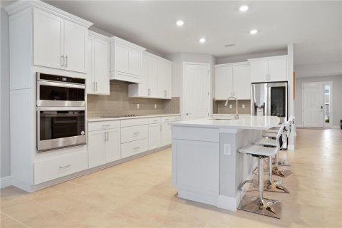 House in Lutz, Florida 4 bedrooms, 235.6 sq.m. № 2306658 - photo 10