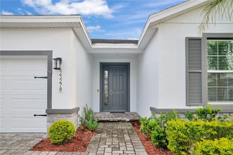 House in Lutz, Florida 4 bedrooms, 235.6 sq.m. № 2306658 - photo 2