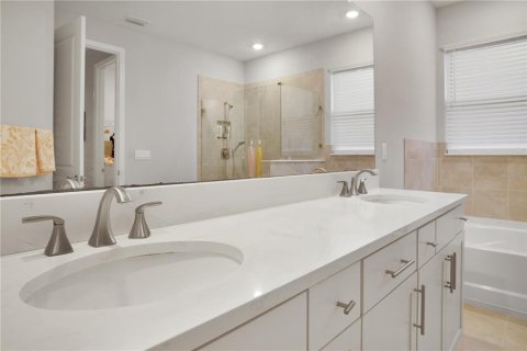 House in Lutz, Florida 4 bedrooms, 235.6 sq.m. № 2306658 - photo 26