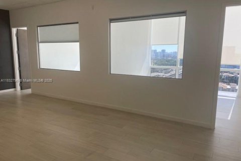 Immobilier commercial à vendre à Aventura, Floride № 1983274 - photo 11