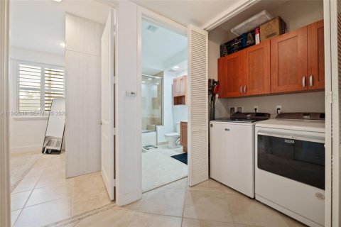 Купить кондоминиум в Санрайз, Флорида 2 спальни, 121.61м2, № 2001460 - фото 17