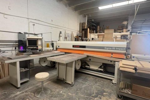 Commercial property in Hialeah, Florida № 2043017 - photo 6