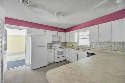 Villa ou maison à vendre à Dover, Floride: 3 chambres, 217.58 m2 № 2417004 - photo 28