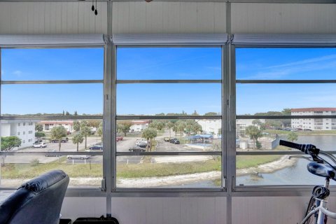 Condominio en venta en Lauderhill, Florida, 1 dormitorio, 92.9 m2 № 1185492 - foto 1