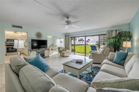 Condo in New Smyrna Beach, Florida, 2 bedrooms  № 2119100 - photo 16