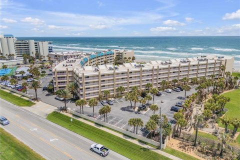 Condo in New Smyrna Beach, Florida, 2 bedrooms  № 2119100 - photo 3
