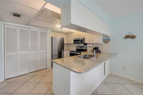 Condo in New Smyrna Beach, Florida, 2 bedrooms  № 2119100 - photo 23