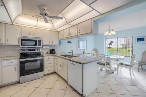 Condo in New Smyrna Beach, Florida, 2 bedrooms  № 2119100 - photo 25