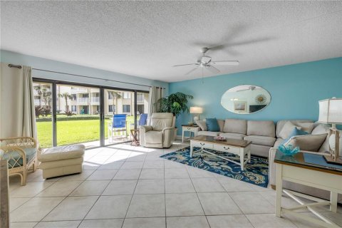 Condo in New Smyrna Beach, Florida, 2 bedrooms  № 2119100 - photo 17