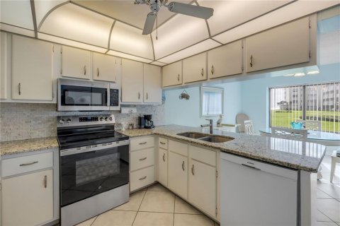 Condo in New Smyrna Beach, Florida, 2 bedrooms  № 2119100 - photo 26