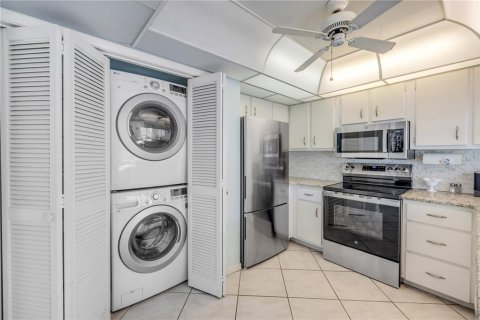 Condo in New Smyrna Beach, Florida, 2 bedrooms  № 2119100 - photo 29