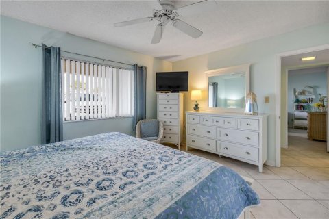 Condo in New Smyrna Beach, Florida, 2 bedrooms  № 2119100 - photo 12