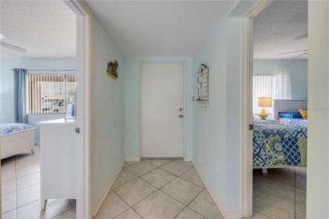 Condo in New Smyrna Beach, Florida, 2 bedrooms  № 2119100 - photo 7