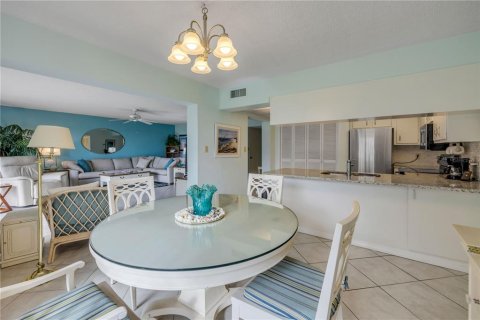 Condo in New Smyrna Beach, Florida, 2 bedrooms  № 2119100 - photo 22