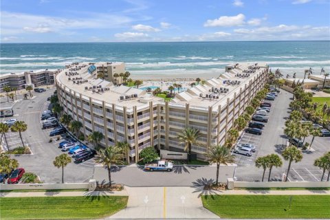 Condo in New Smyrna Beach, Florida, 2 bedrooms  № 2119100 - photo 2