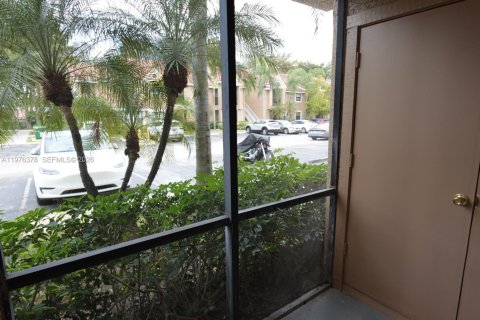 Condo in Miami, Florida, 1 bedroom  № 2040621 - photo 23