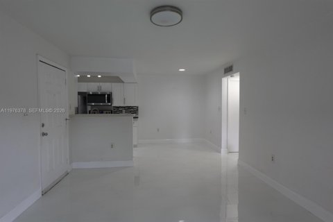 Condo in Miami, Florida, 1 bedroom  № 2040621 - photo 26