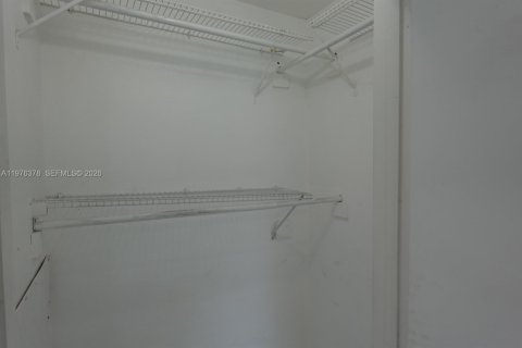 Condo in Miami, Florida, 1 bedroom  № 2040621 - photo 16