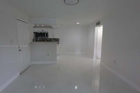 Condo in Miami, Florida, 1 bedroom  № 2040621 - photo 24