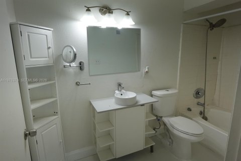 Condo in Miami, Florida, 1 bedroom  № 2040621 - photo 19